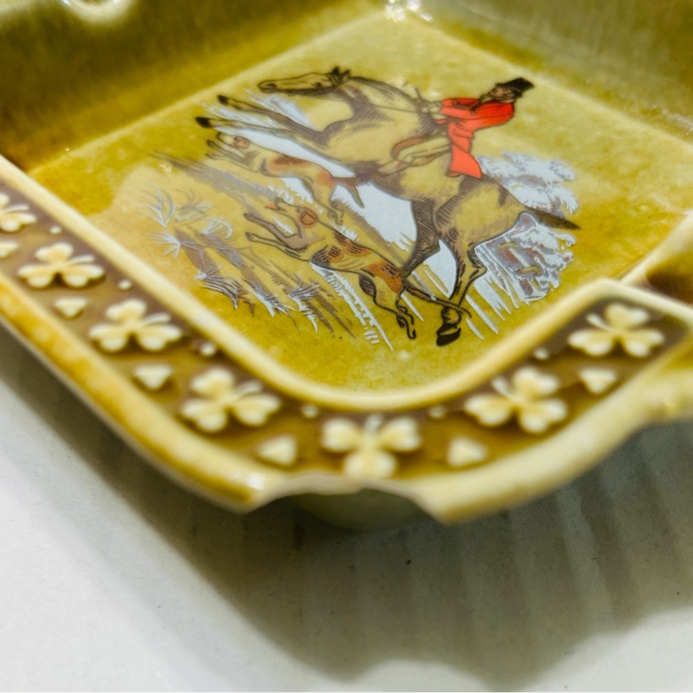 Vintage ashtray Wade Irish porcelain, made in Ireland. Has chips noted in photo - Picture 4 of 5
